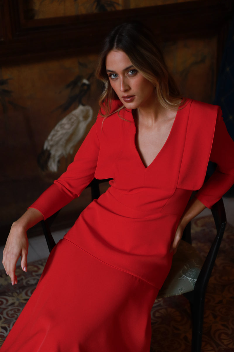 Vestido rojo solapas vivo raso