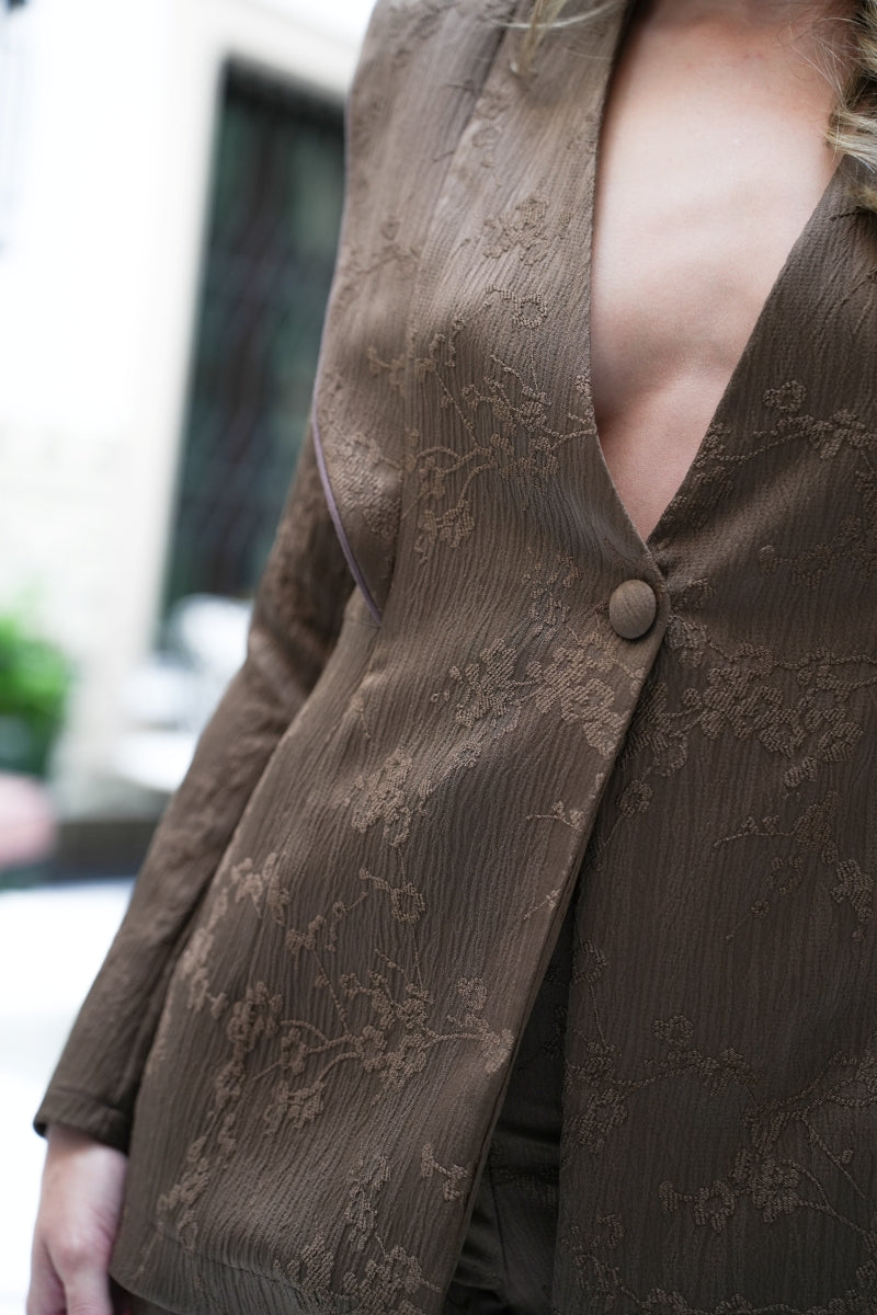 Traje jacquard CHOCOLATE solapas vivo