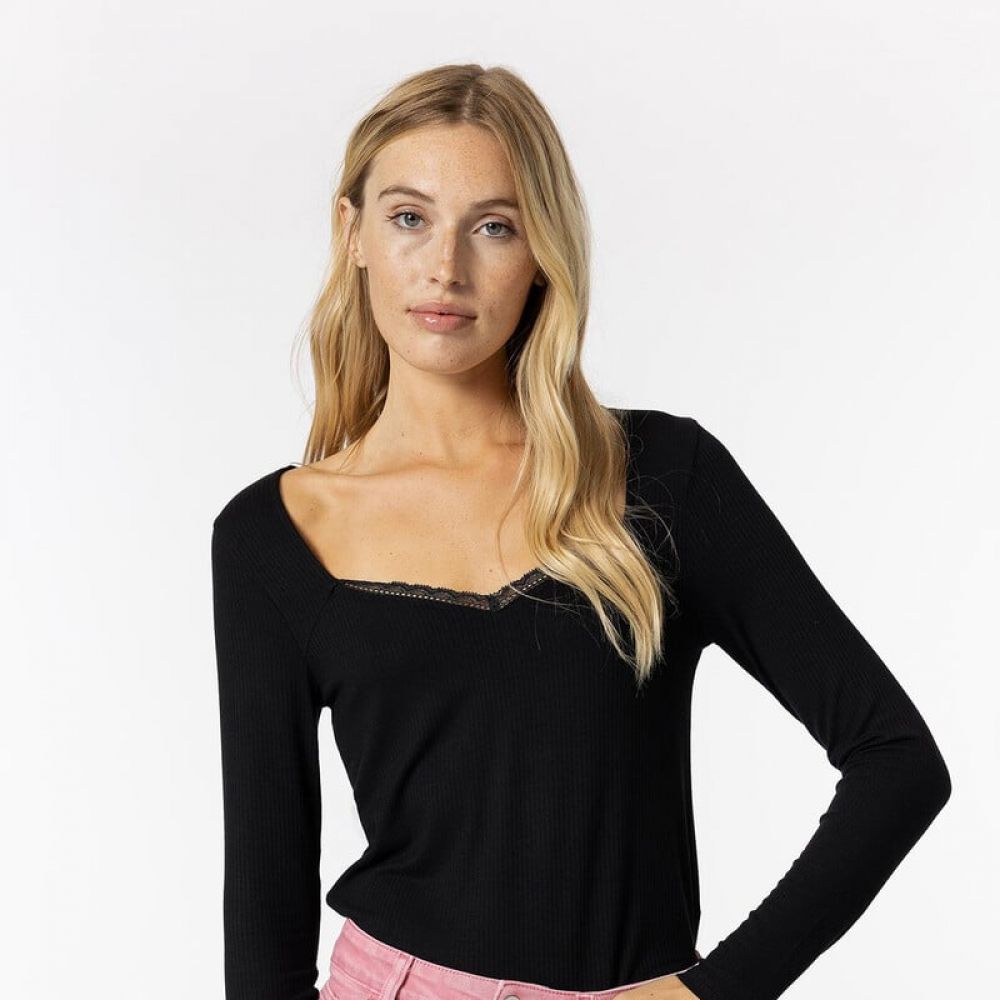 Camiseta Negra Mauve