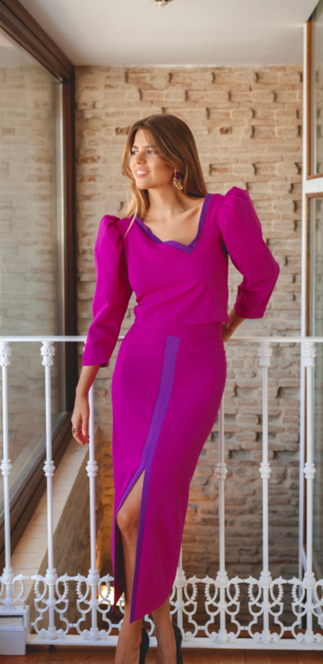 CONJUNTO TOP ESCOTE PICO Y FALDA