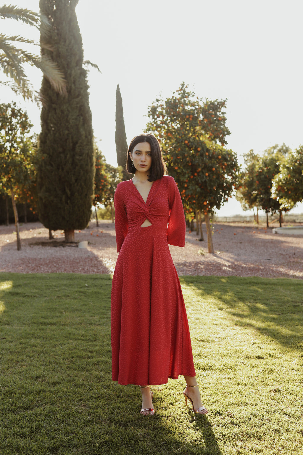 VESTIDO CARMÍN TOPOS NUDO