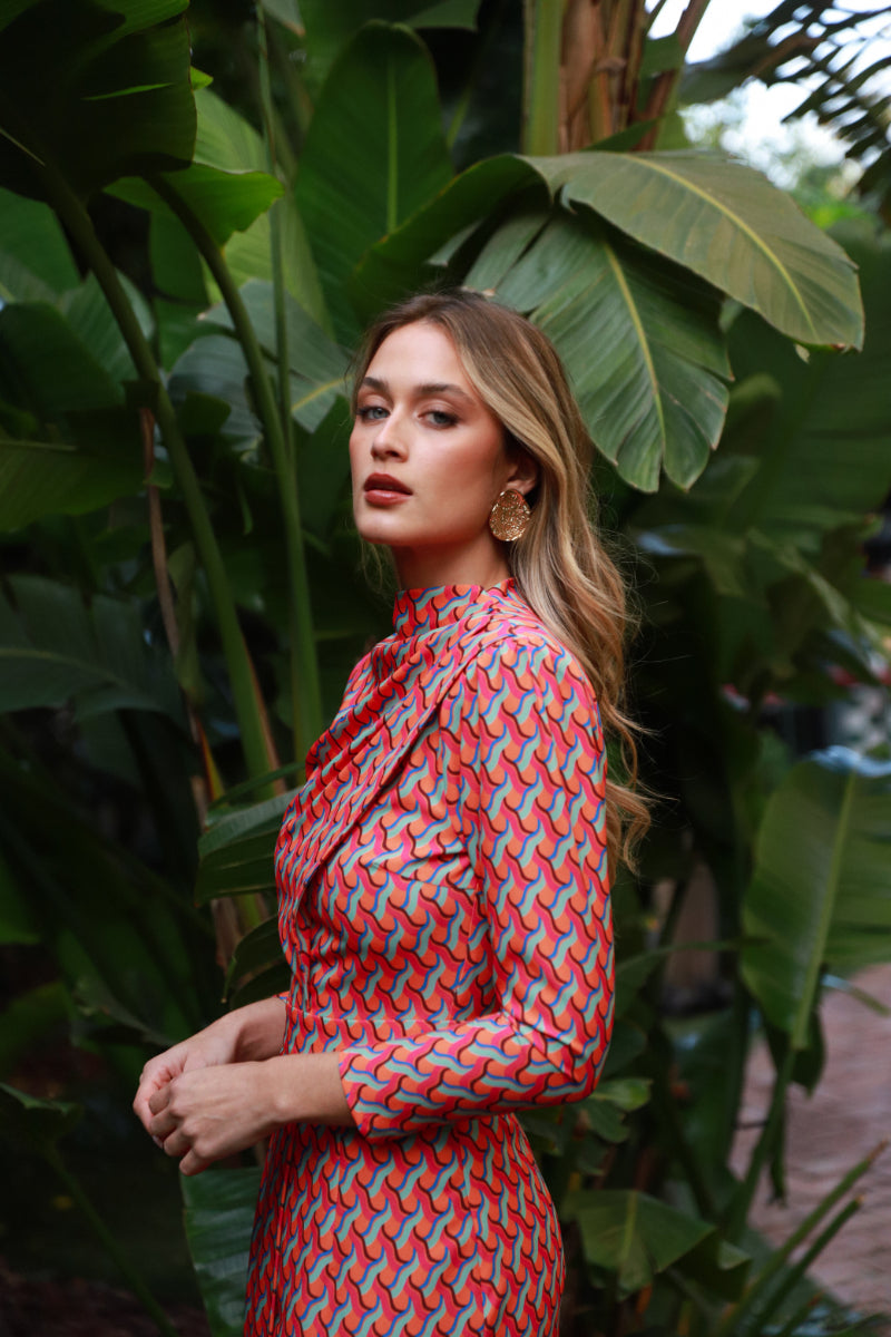 Vestido geométrico pliegues