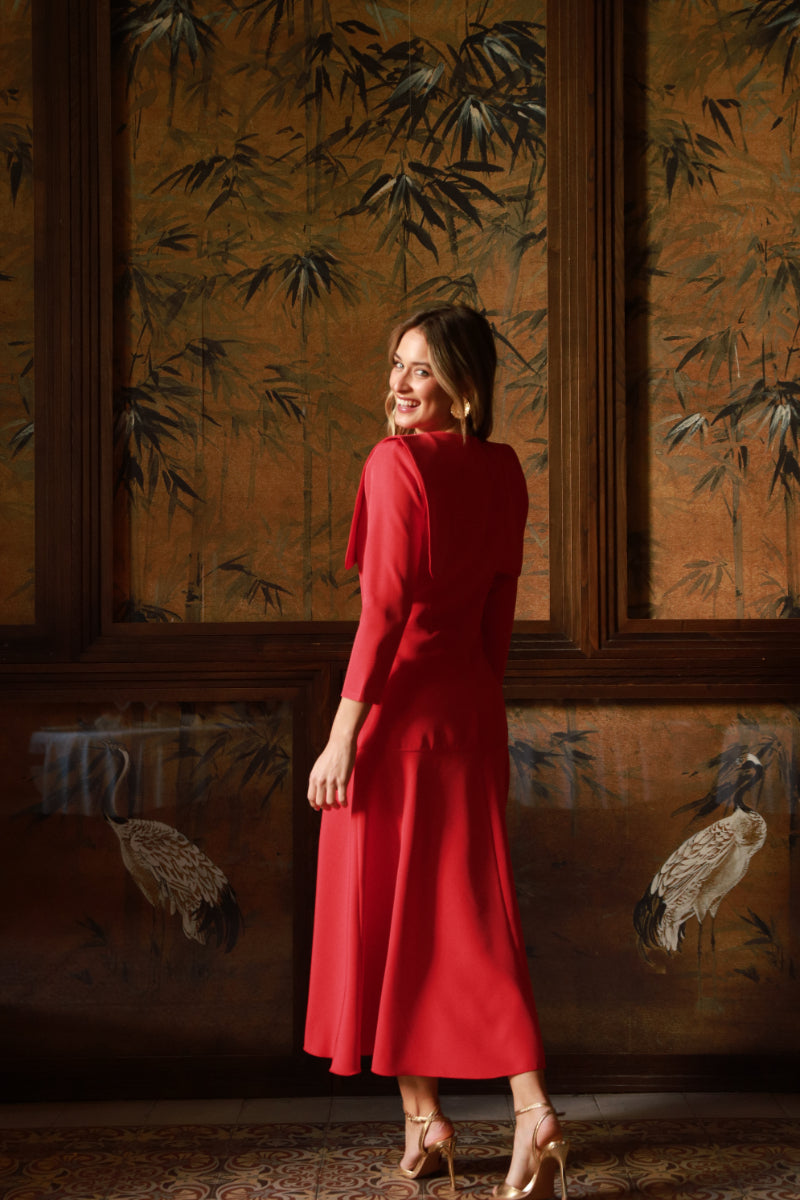 Vestido rojo solapas vivo raso