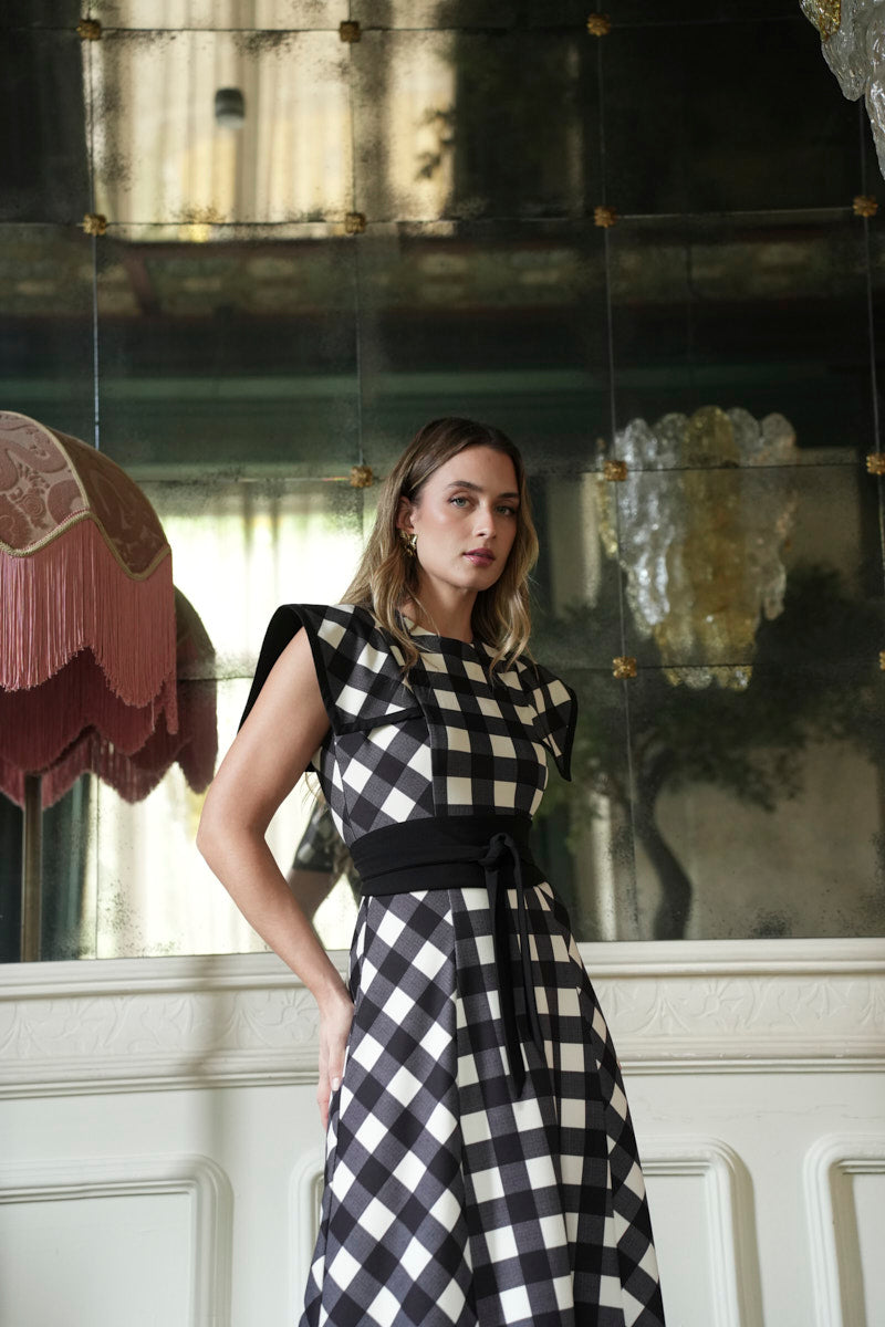Vestido cuadro b/n cinturón liso