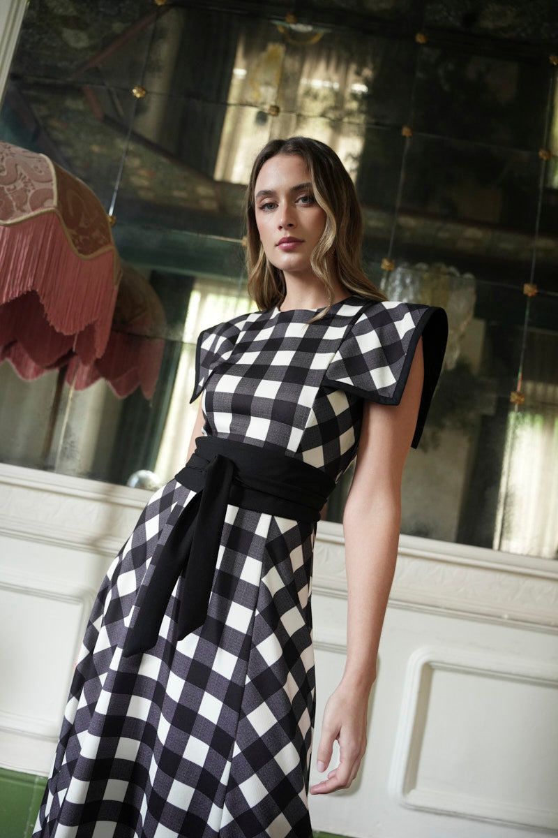 Vestido cuadro b/n cinturón liso