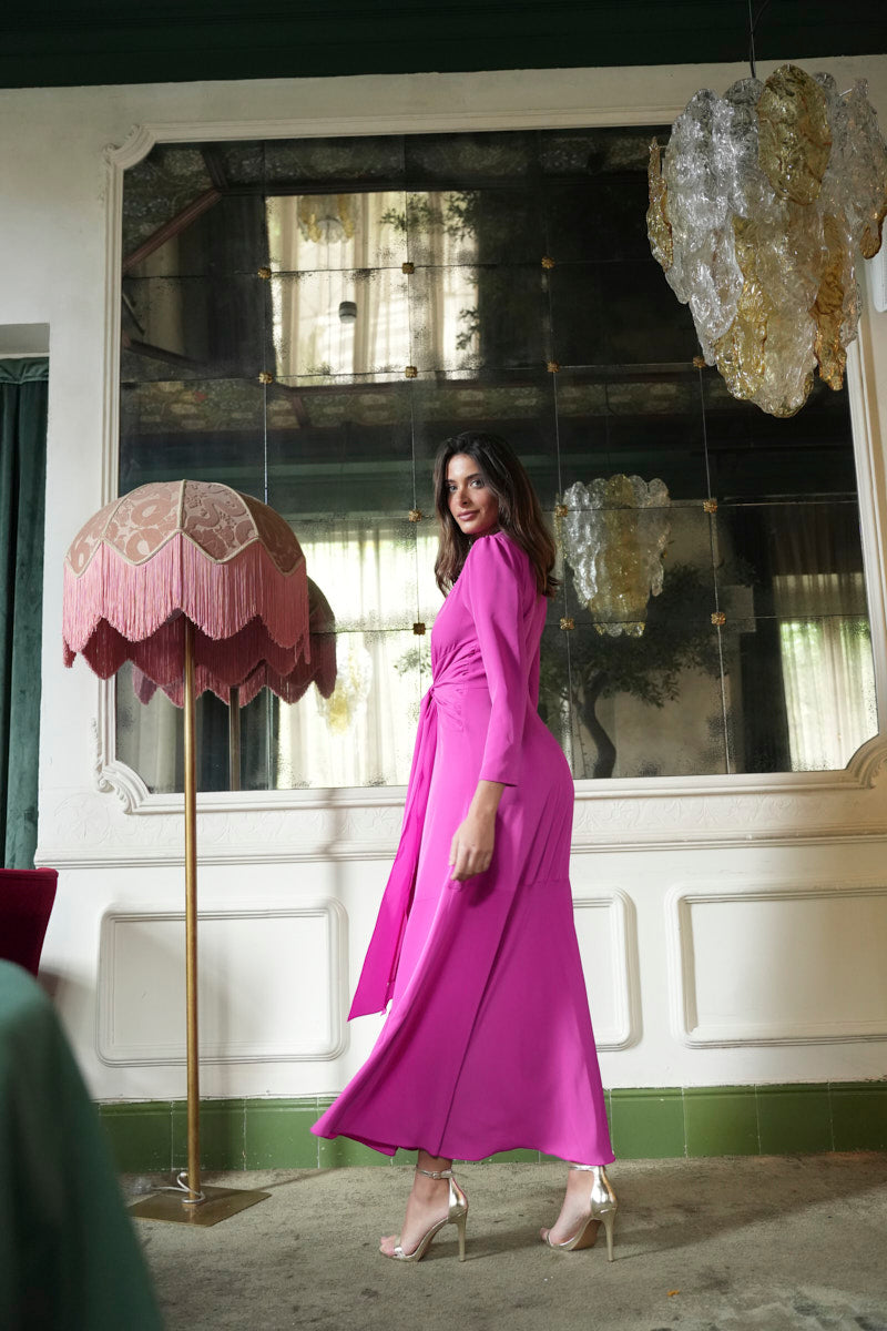 Vestido crepe midi capa lazada