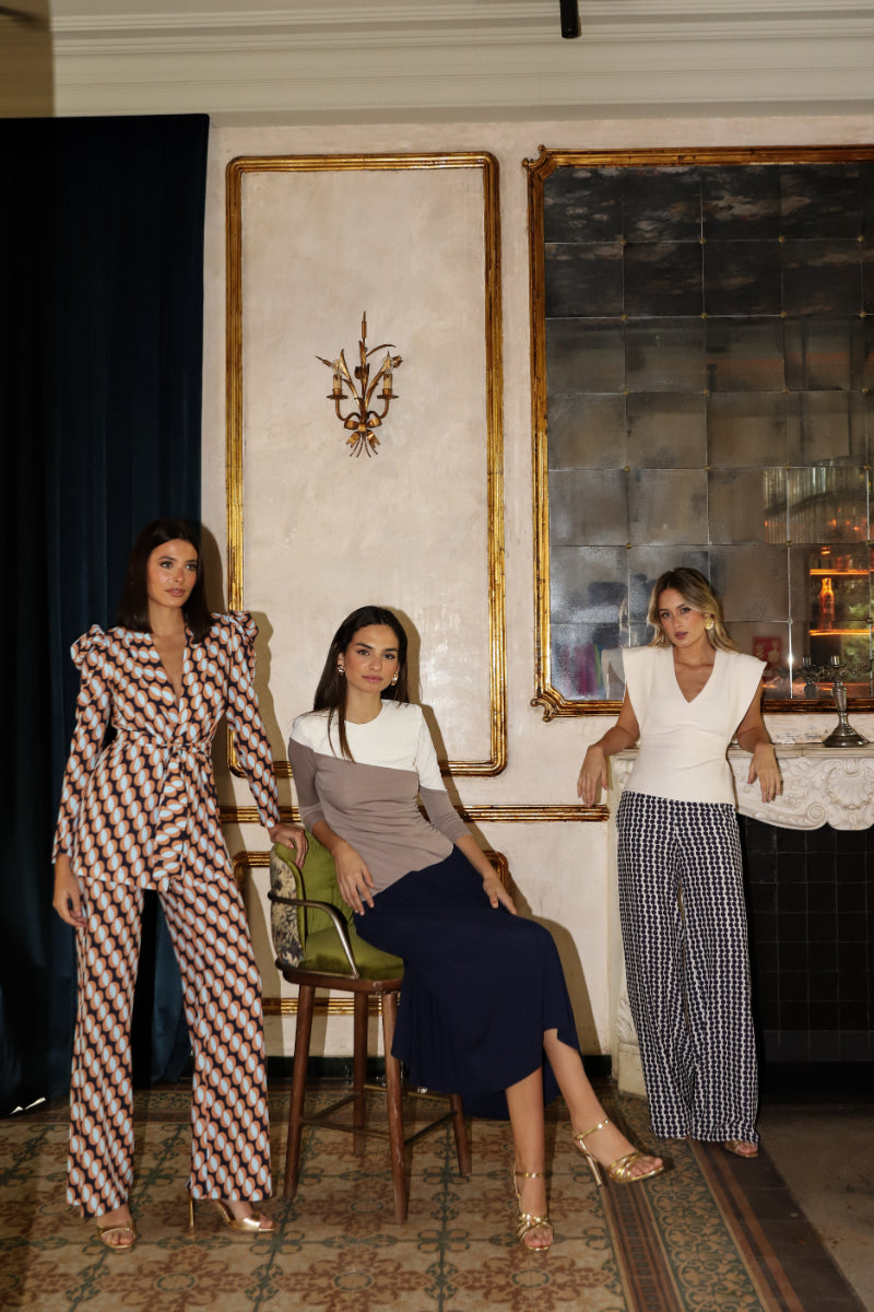 Traje geométrico celeste/camel