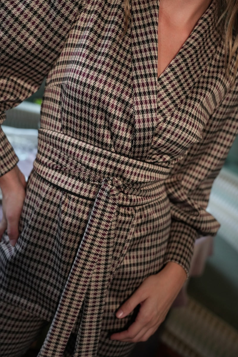Traje cuadro burdeos