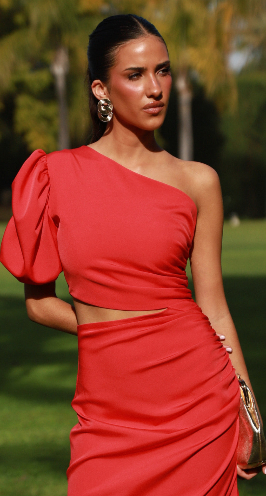 Vestido rojo asimétrico cut-out