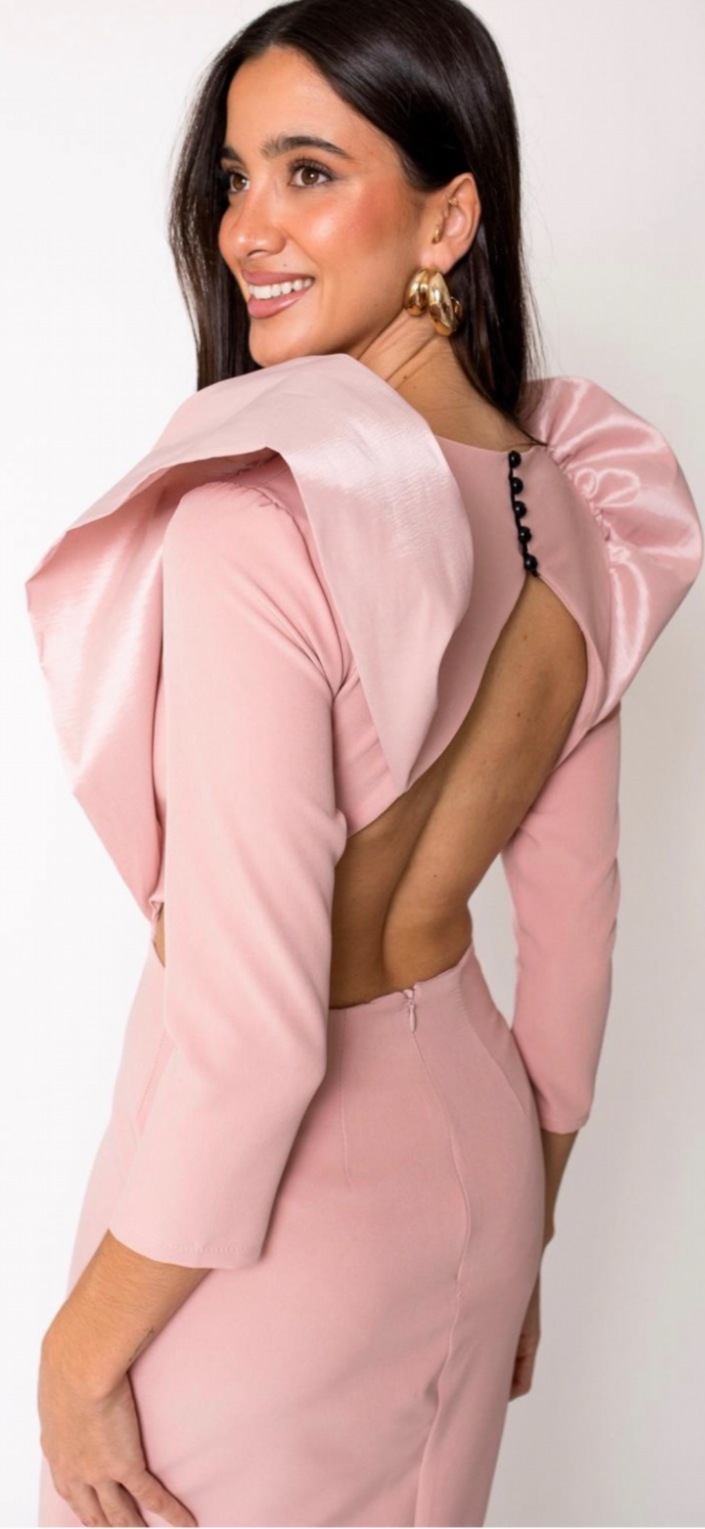 VESTIDO VOLANTES HOMBROS, ESPALDA DESCUBIERTA