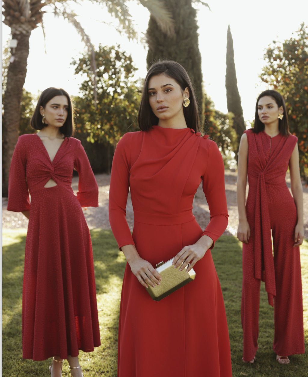 VESTIDO ROJO BOTONES HOMBRO CAPA