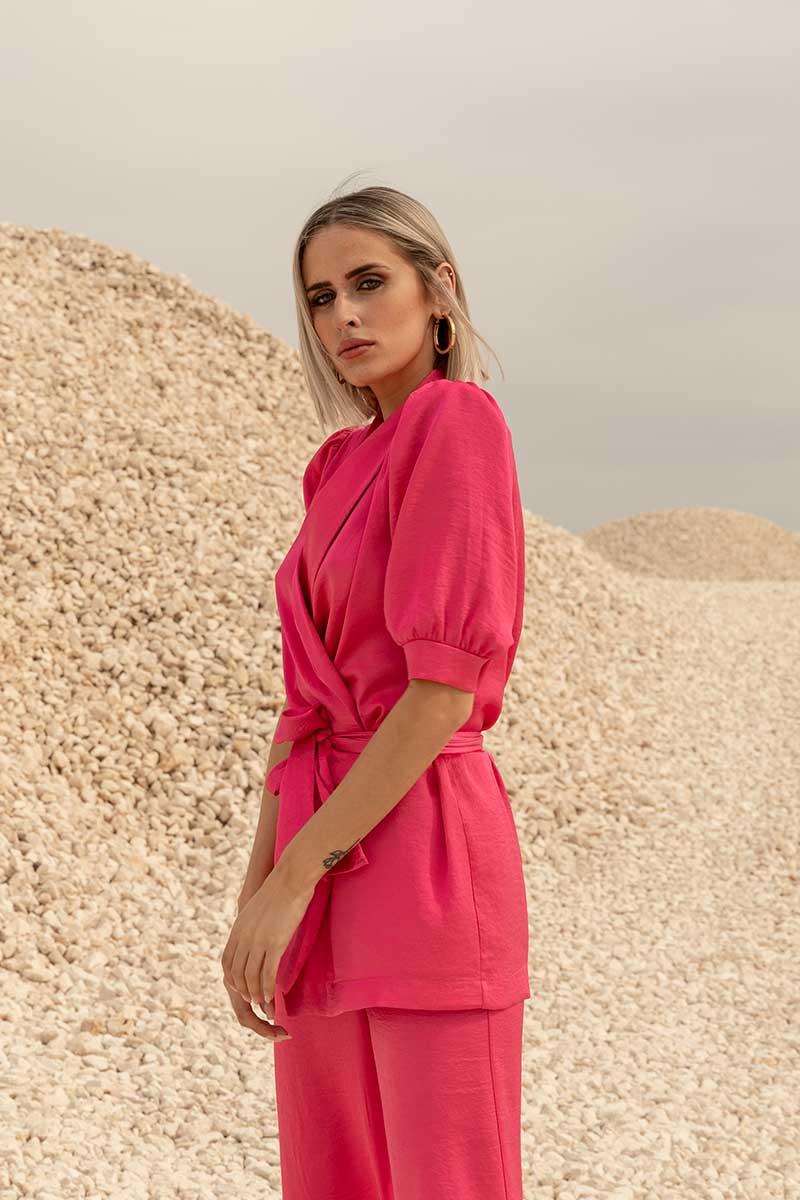 TRAJE FUCSIA