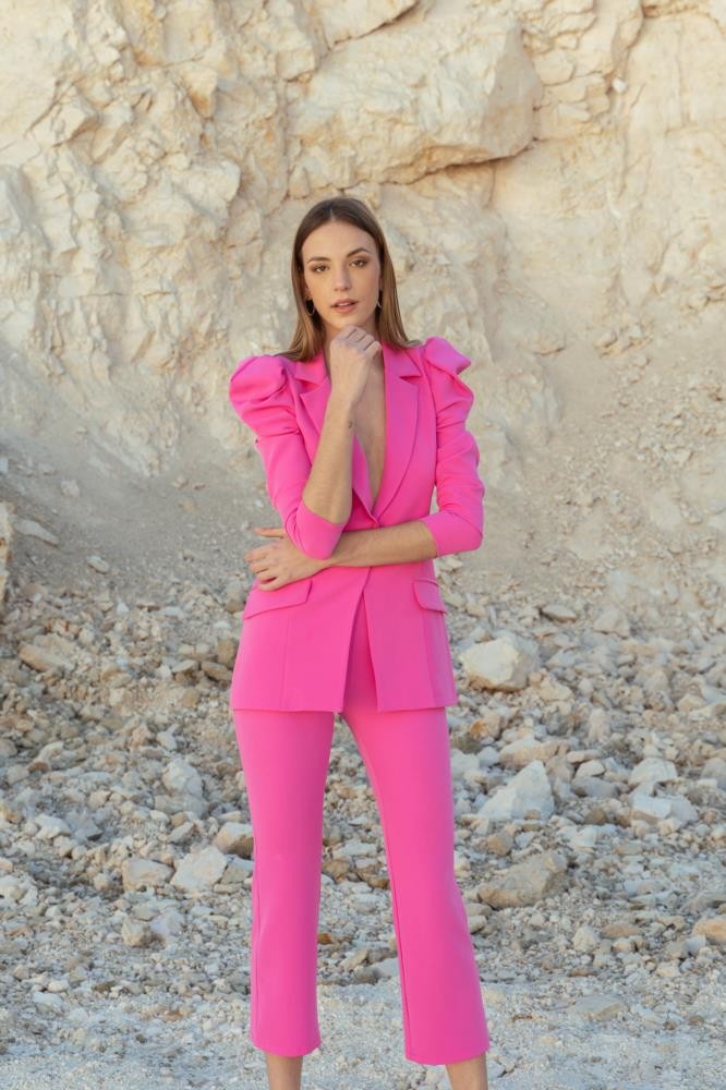 TRAJE FUCSIA CHAQUETA PANTALÓN.