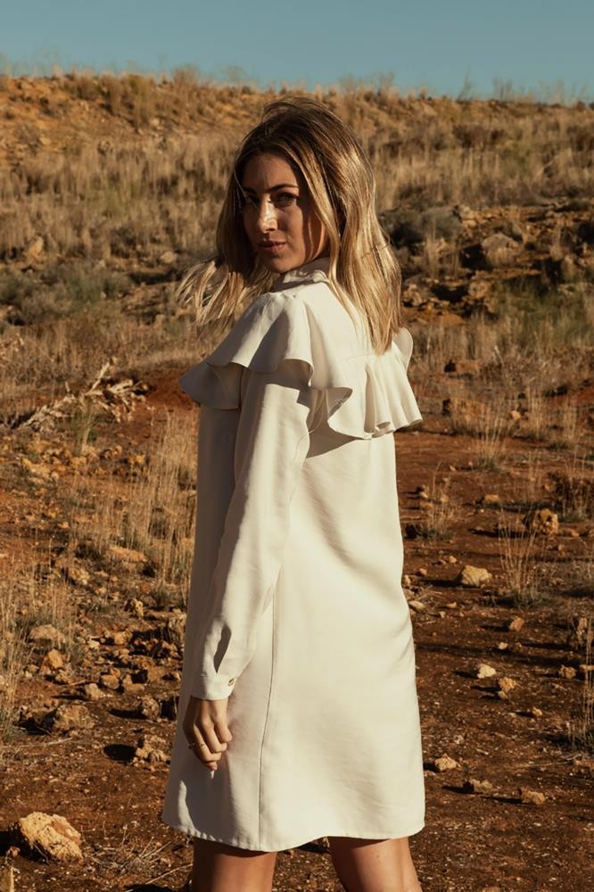 VESTIDO ARENA ABOTONADO VOLANTE ESCOTE
